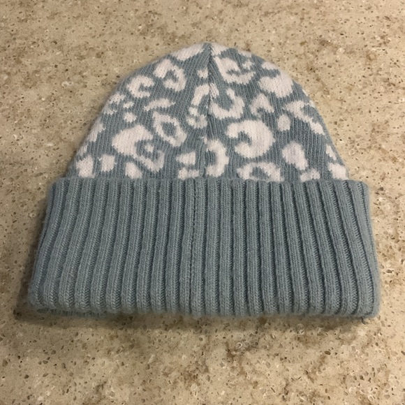NWT SWEATY BETTY ANIMAL JACQUARD BEANIE IN BLUE LEOPARD PAINT JACQUARD - Picture 3 of 7